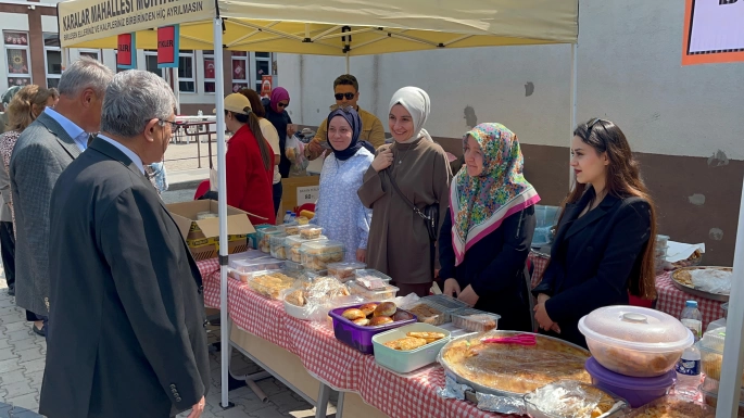 80. YIL CUMHURİYET İLK/ORTAOKULU KERMES DÜZENLEDİ