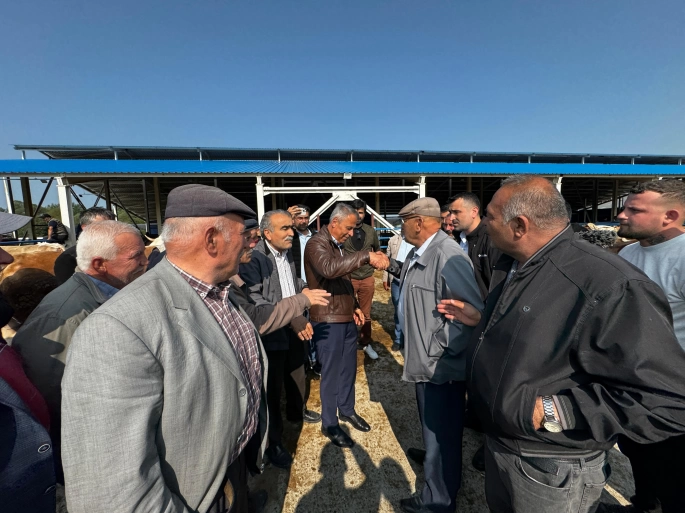 BAŞKAN SOPACI BAYRAM ÖNCESİ PAZARLARI ZİYARET ETTİ