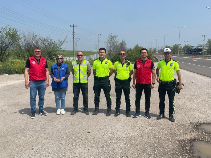 ÇERKEŞ GENÇLİK MERKEZİ'NDEN BAYRAM YOLCULARINA TATLI BİR MOLA