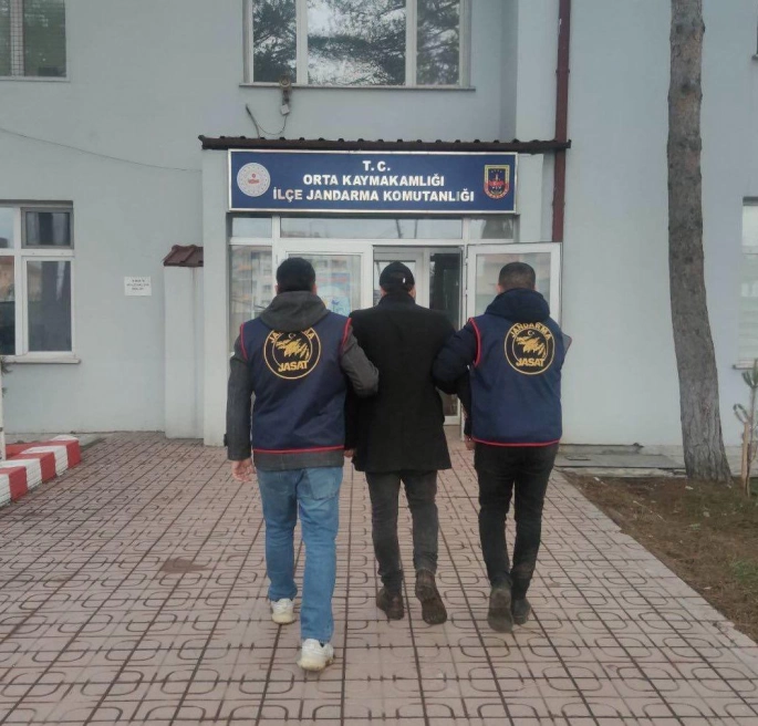 ÇERKEŞ'TE PLAKA ÇALAN HIRSIZLAR TOKAT'TA YAKALANDI