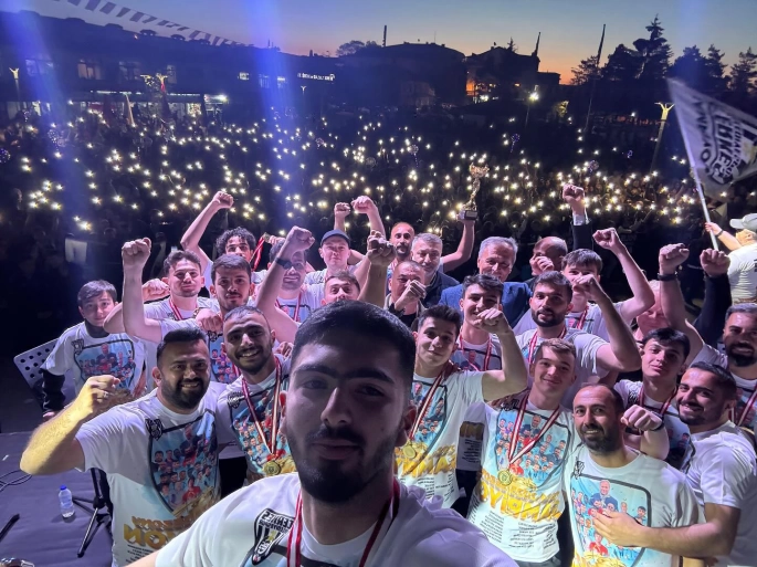 ÇERKEŞ'TE ŞAMPİYON'A YAKIŞIR KONSER DÜZENLENDİ!