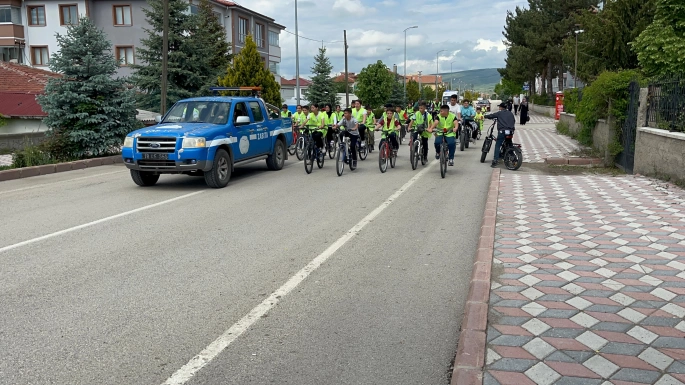 ÇERKEŞ'TE YEŞİLAY BİSİKLET TURU DÜZENLENDİ