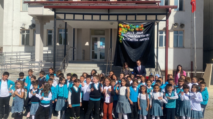 İLKÖĞRETİM HAFTASI ŞENLİK HAVASINDA KUTLANDI