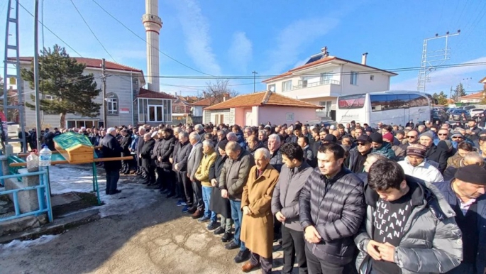 KAPTAN MUSTAFA CAN BABASINI TOPRAĞA VERDİ