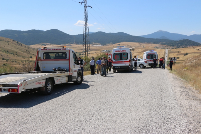 ÖLÜM YOLUNDA KAZA; 7 KİŞİ YARALANDI