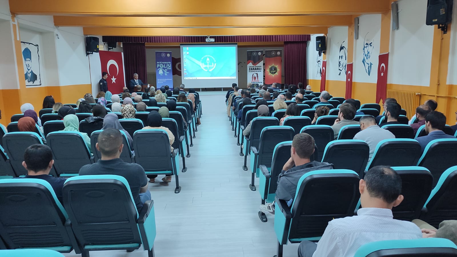 Çerkeş'te Bağımlılıkla Mücadele Semineri Düzenlendi